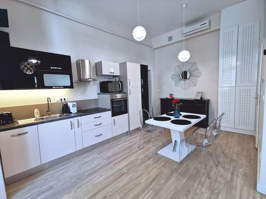 Luxury Apartment Near Astoria With Ac Budapest Exterior photo